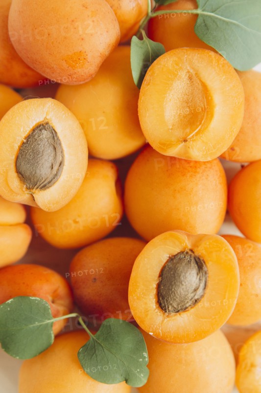 Sliced apricots