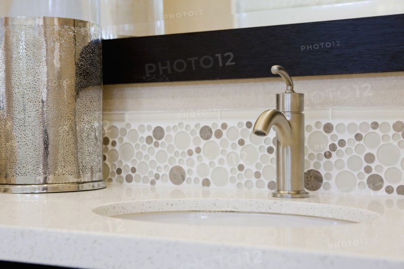 Bathroom sink with backsplash