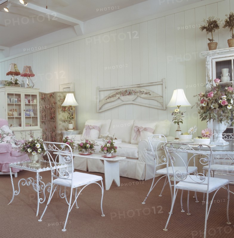 Seating furniture in foyer of a spacious shop
