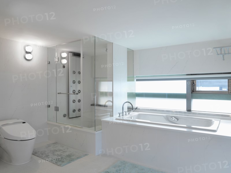 Large white modern bathroom