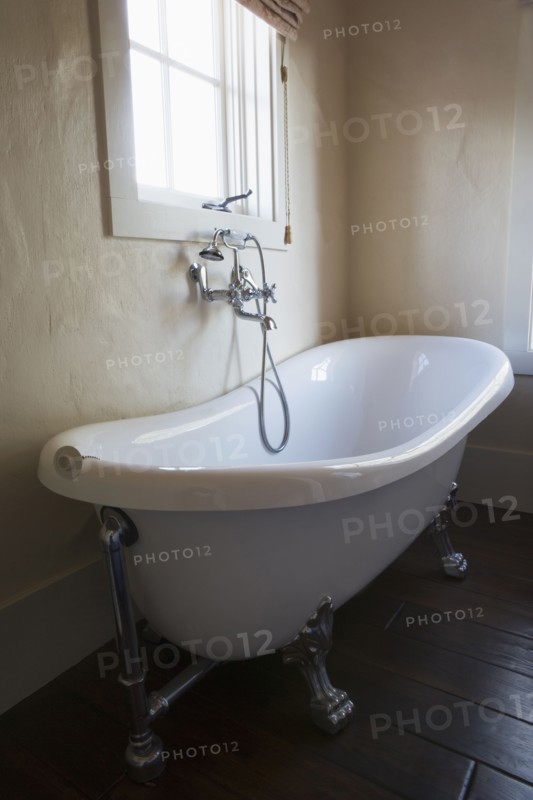 Spanish Style Claw Foot Tub and Chrome Faucet