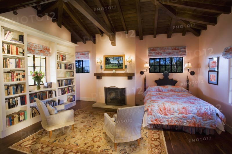 Large bedroom with high vaulted ceilings and pink walls