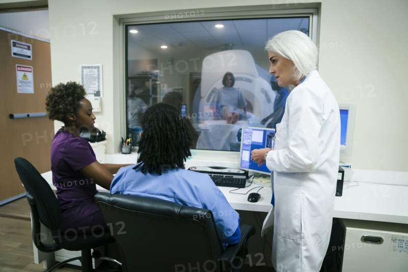 Doctor talking to nurses near scanner