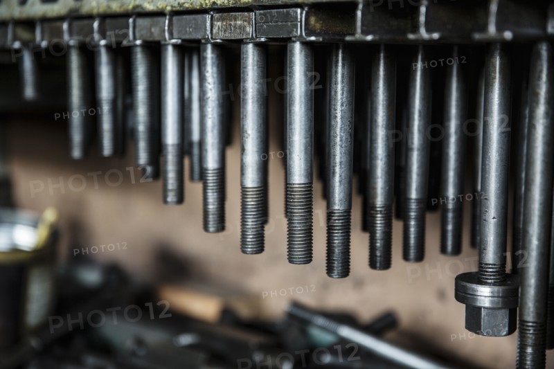 Hanging screws