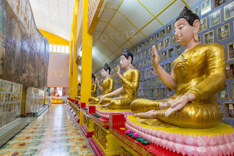 Buddha statues in Wat Chayamangkalaram temple