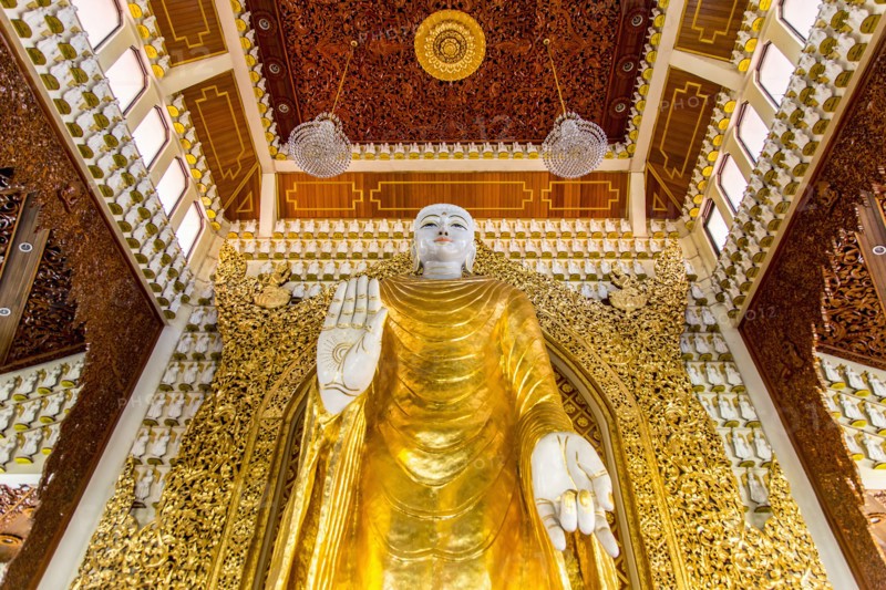 Buddha statue in Dhammikarama Burmese temple