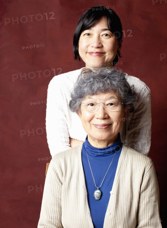 Japanese mother and daughter smiling