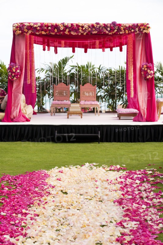 Pink and white flowers at Hindi wedding