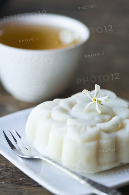 Close up of jasmine tea and rice cake