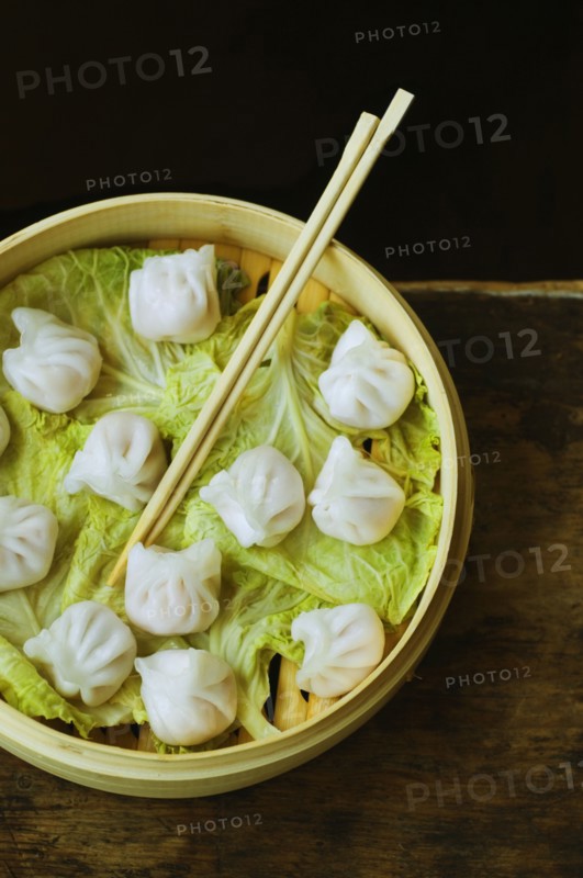 Asian dumpling in steamer with cabbage