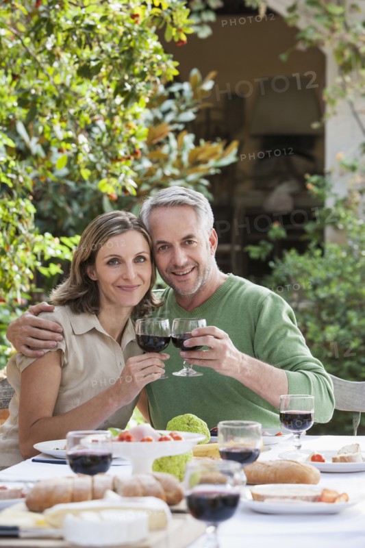 Couple eating together outdoors