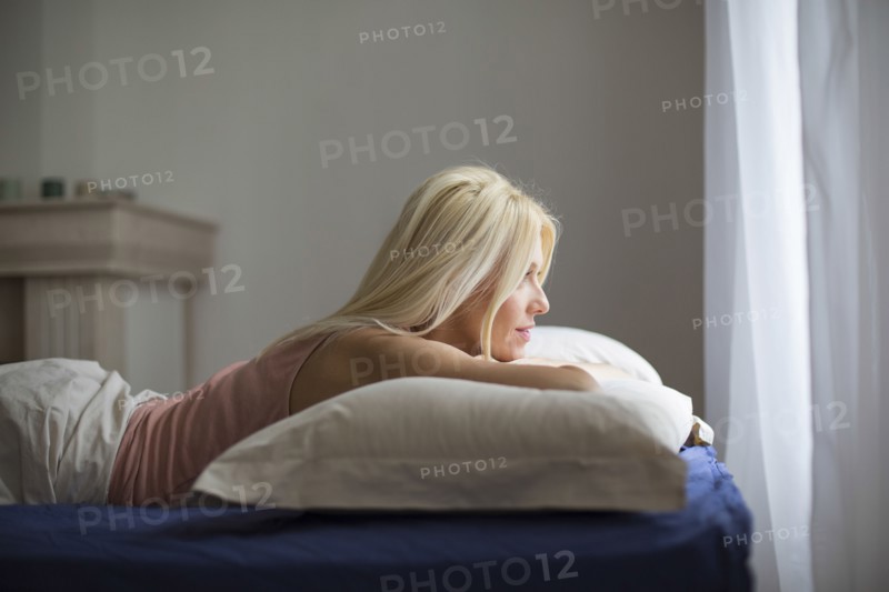 Caucasian woman laying in bed