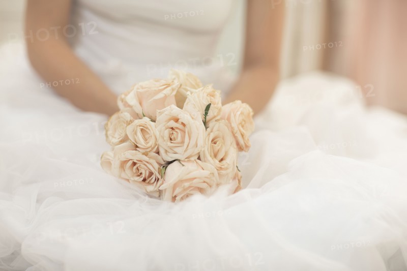 Close up of bride holding bouquet of flowers