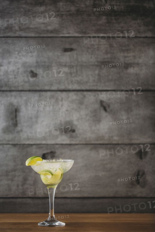 Mojito cocktail with lime