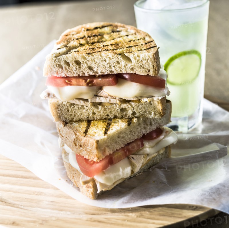 Toasted mozzarella sandwich and lemonade