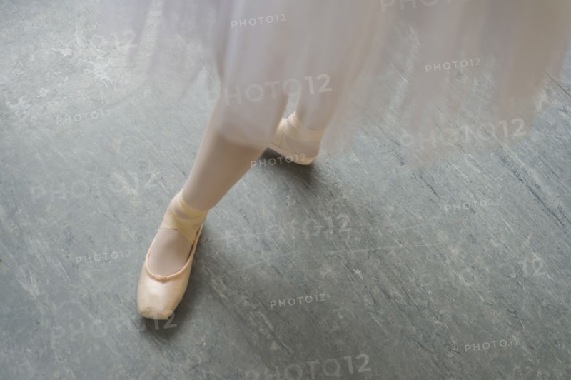 Legs of ballet dancer