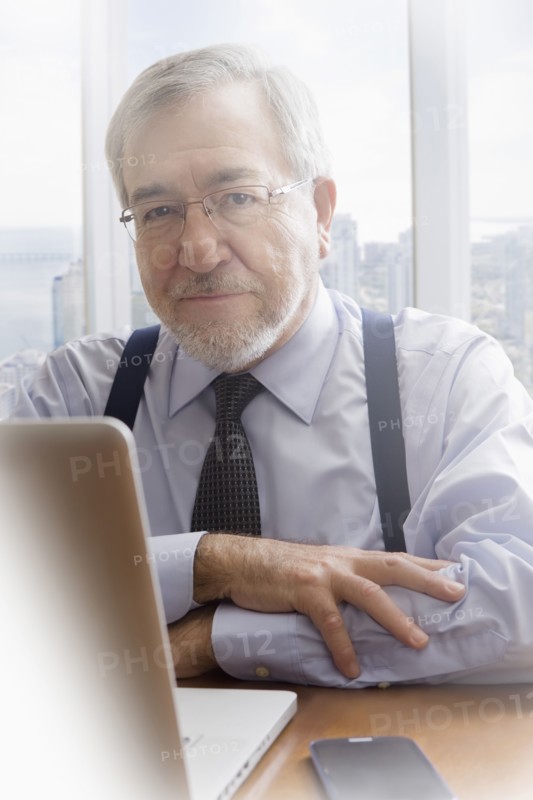 Hispanic businessman working at desk