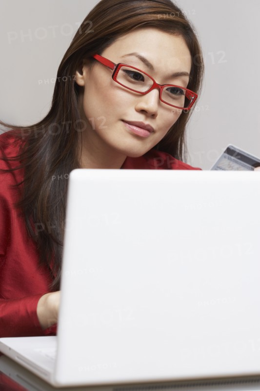 Asian businesswoman shopping online