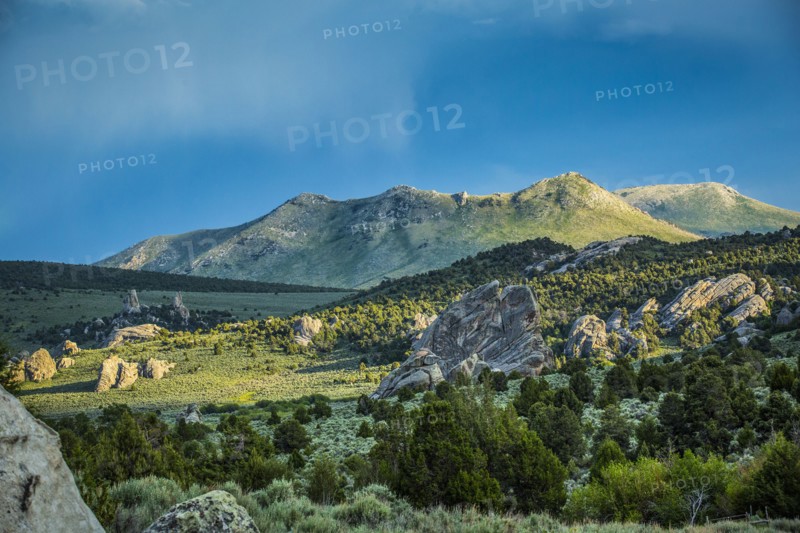 Mountain under blue sky