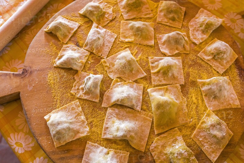 Flour on stuffed pasta