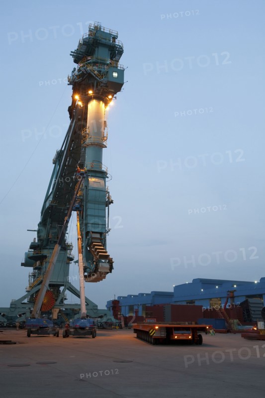 Coal excavating machine