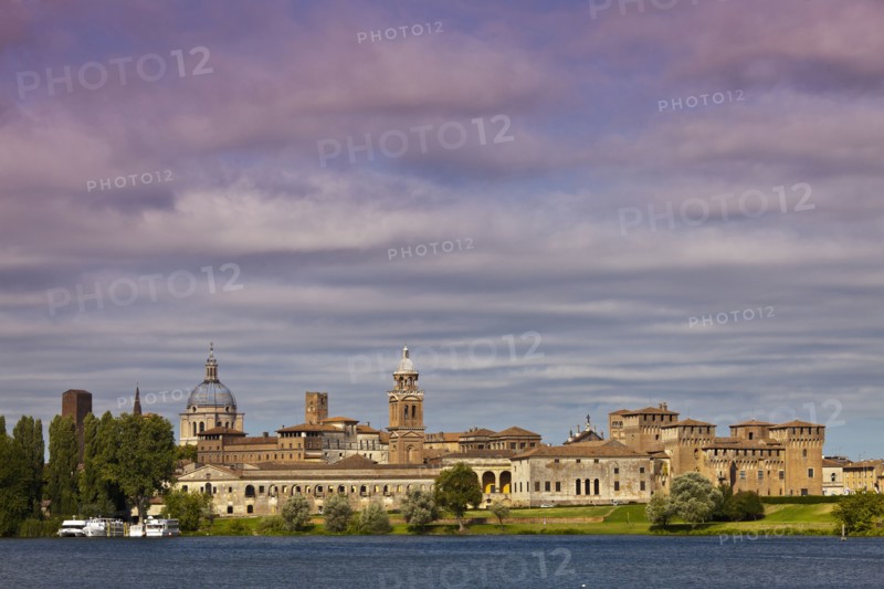Lake in front of Palazzo Ducale