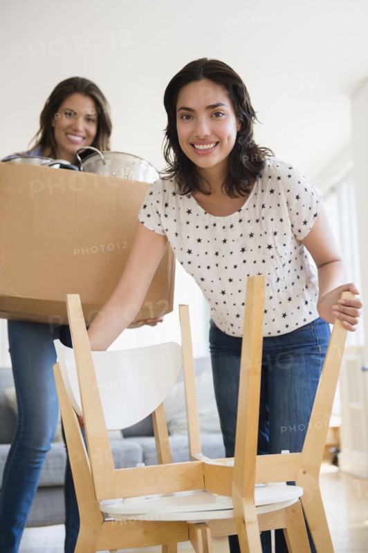 Hispanic women moving house