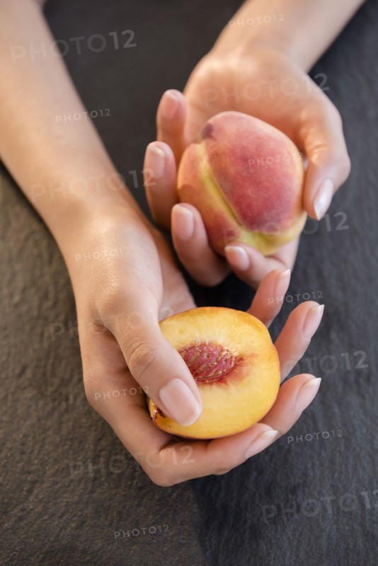 Hispanic woman holding peaches