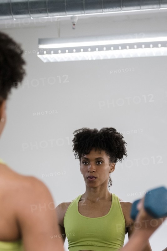 Black woman lifting dumbbells