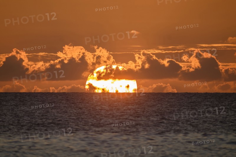 Sunset on horizon of ocean