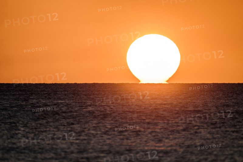 Sunset on horizon of ocean