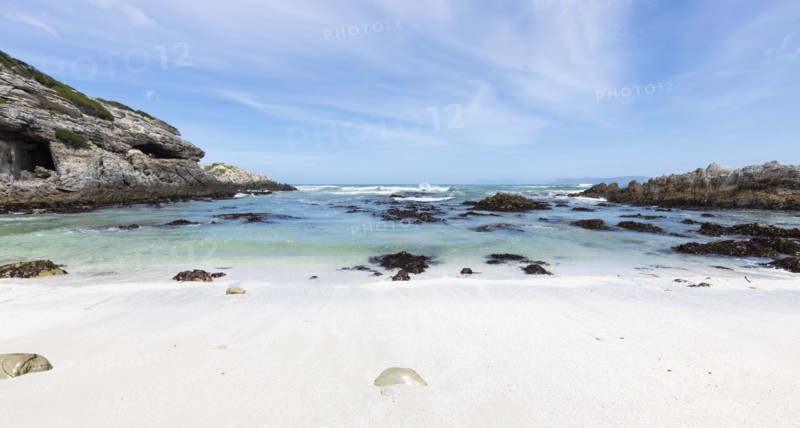 Ocean beach in Walker Bay Nature Reserve