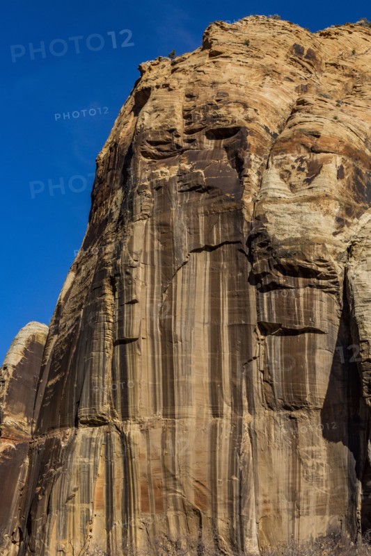 Color striations in sandstone cliffs