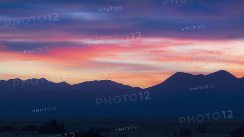USA, New Mexico, Santa Fe, Sunset sky above Jemez Mountains