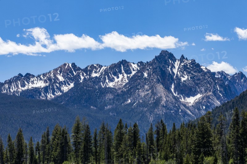 Rocky crags of Sawtooth Mountains