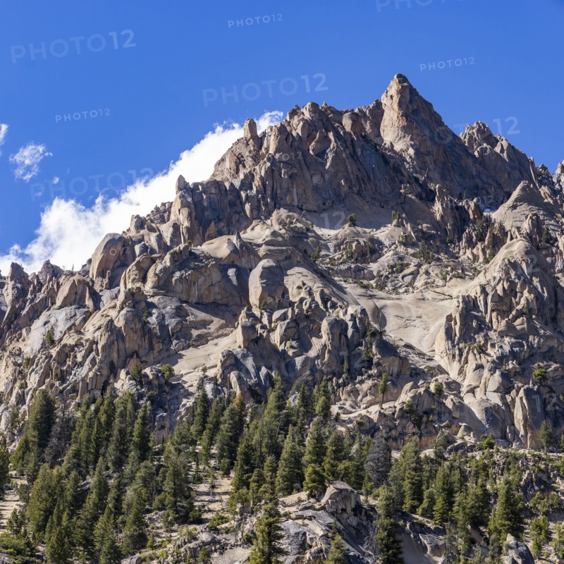 Rocky crags of Sawtooth Mountains