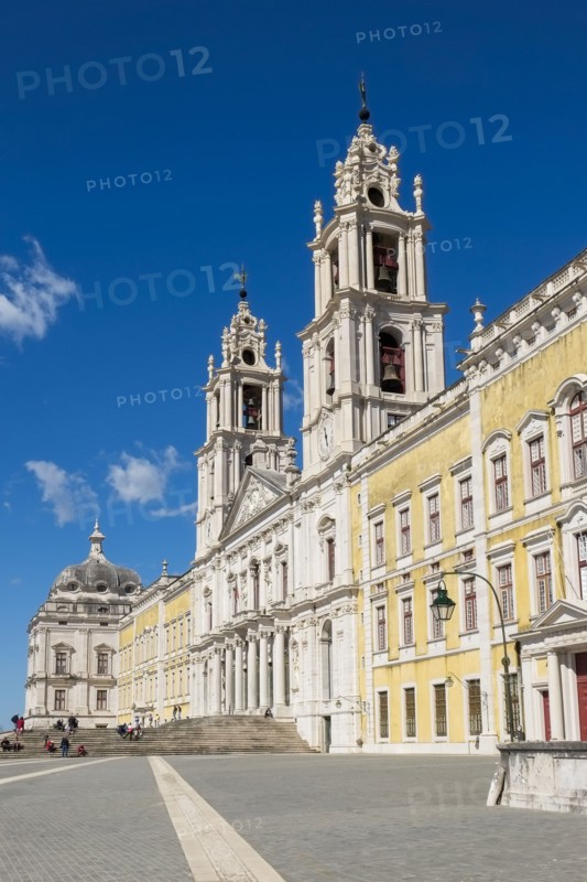 Town square with Mafra Palace