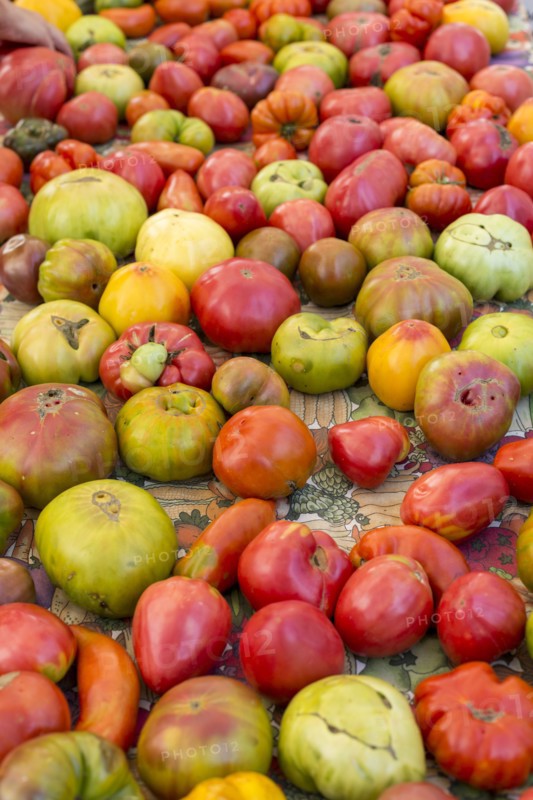 Heirloom tomatoes at farmers market