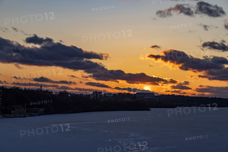 USA, Wisconsin, Madison, Scenic view of Lake Mendota at sunset