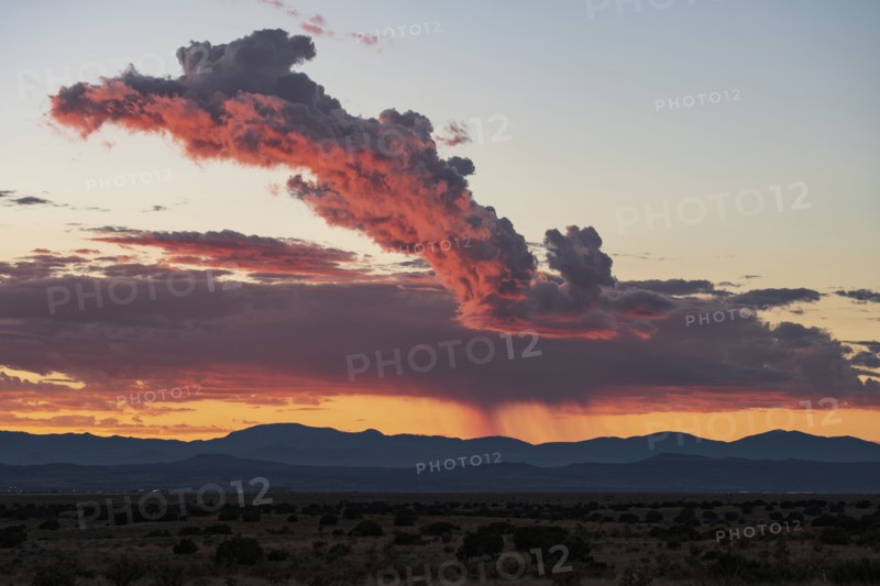 Usa, New Mexico, Santa Fe, Dramatic sky over High Desert at sunset, Santa Fe, New Mexico, USA