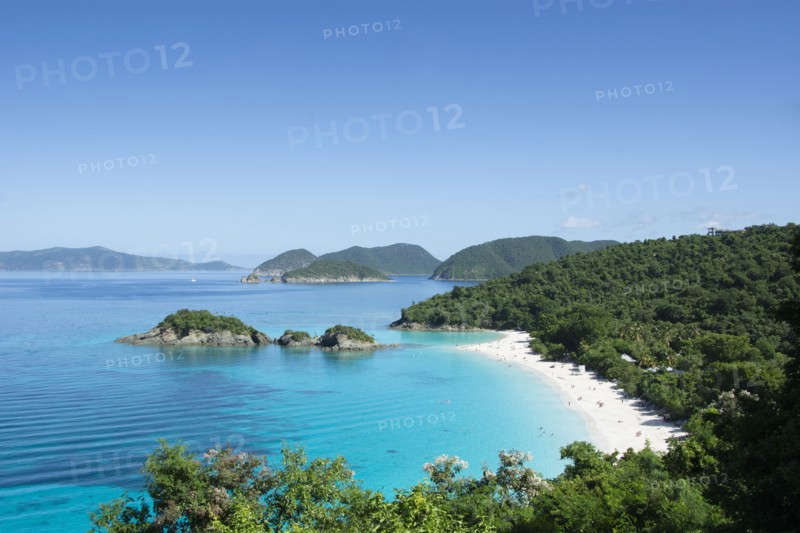USA, United States Virgin Islands, St. John, Trunk Bay and beach on sunny day, St. John, United States Virgin Islands, USA