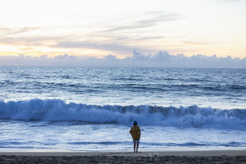 Mexico, Baja, Pescadero, Silhouette of boy on beach at dusk, Pescadero, Baja, Mexcio