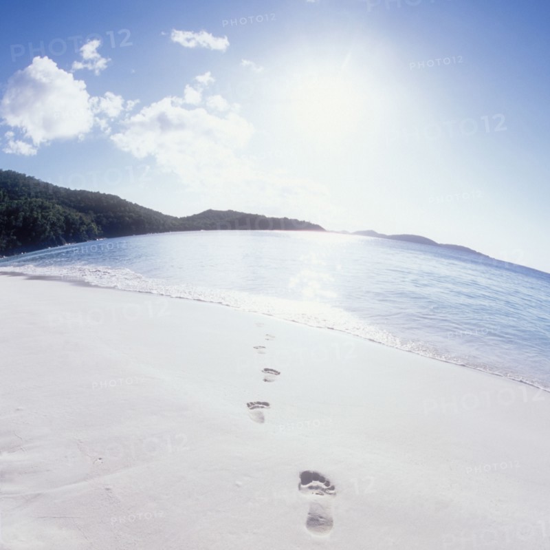 USA, United States Virgin Islands, St. John, Footprints on empty beach and calm sea, St. John, United States Virgin Islands, USA
