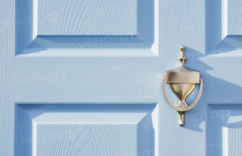 USA, New Jersey, Mendham, Close-up of blue front door with brass door knocker, Mendham, New Jersey, USA