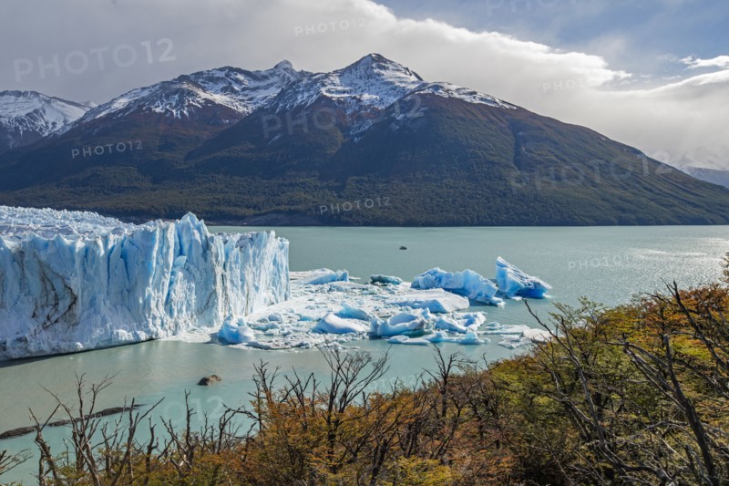 Argentina, Santa Cruz, El Calafate, Perito Moreno Glacier and mountains, El Calafate, Santa Cruz, Argentina