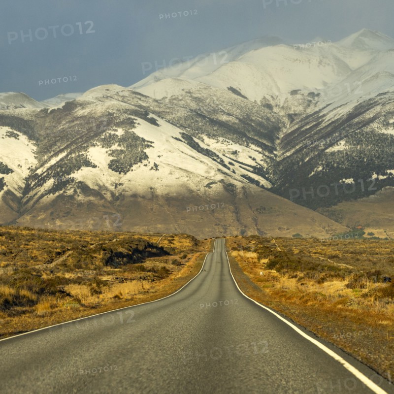 Argentina, Santa Cruz, El Calafate, Empty road leading to Perito Moreno Glacier, El Calafate, Santa Cruz, Argentina