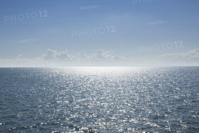 Sunlight reflections on ripple surface of Nantucket Sound
Hyannis Port, Massachusetts, USA