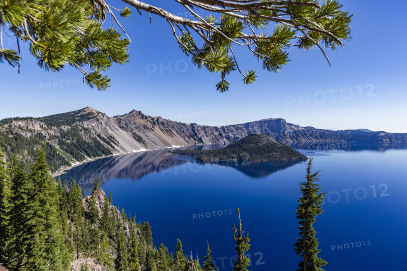 USA, Oregon, Clear sky over calm Crater lake