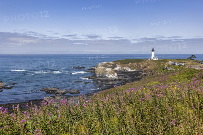 USA, Oregon, Newport, Lighthouse at Yaquina Head Outstanding Natural Area