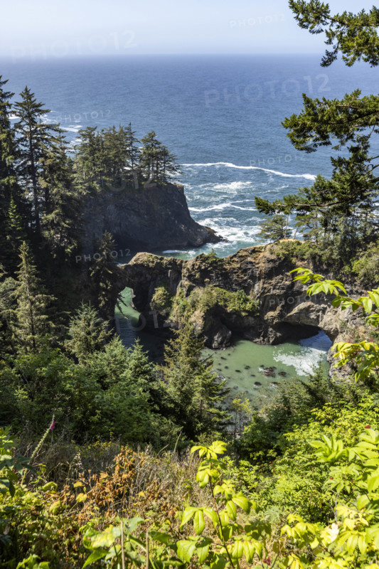 USA, Oregon, Brookings, Natural bridges formation on Oregon Coast
